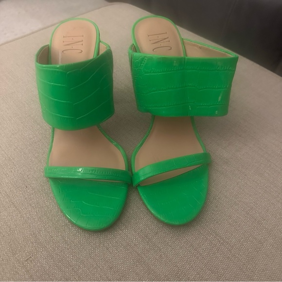 Lime green INC heels 🍋‍🟩 ✨ - Picture 2 of 5